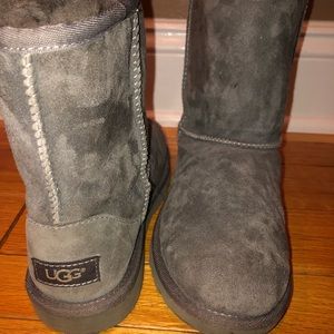 Classic grey kids short UGGS